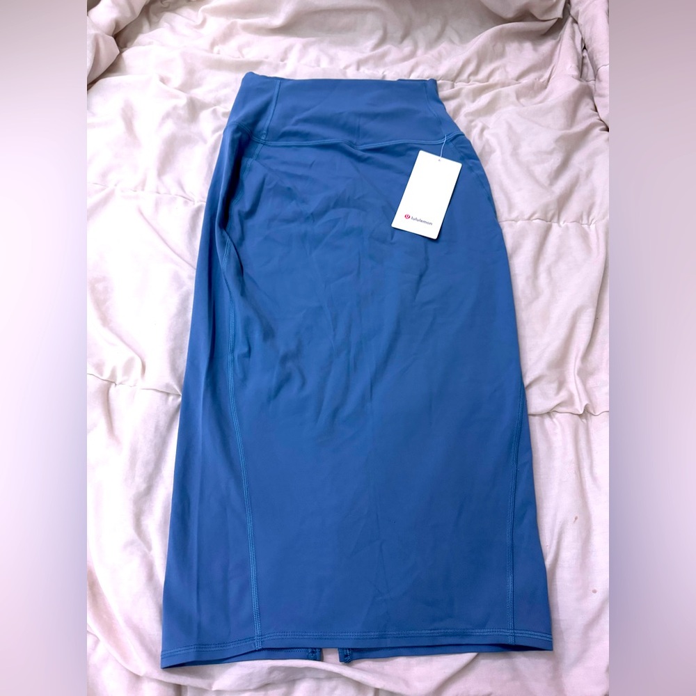 Lululemon nulu slim fit HR SKIRT NWT! Size 6